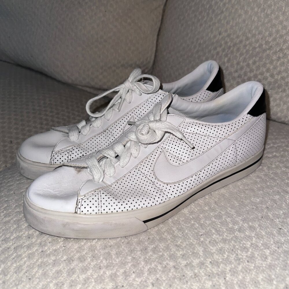 Nike Classic White Men's Leather Shoes with Logo Design - Size 11.5
